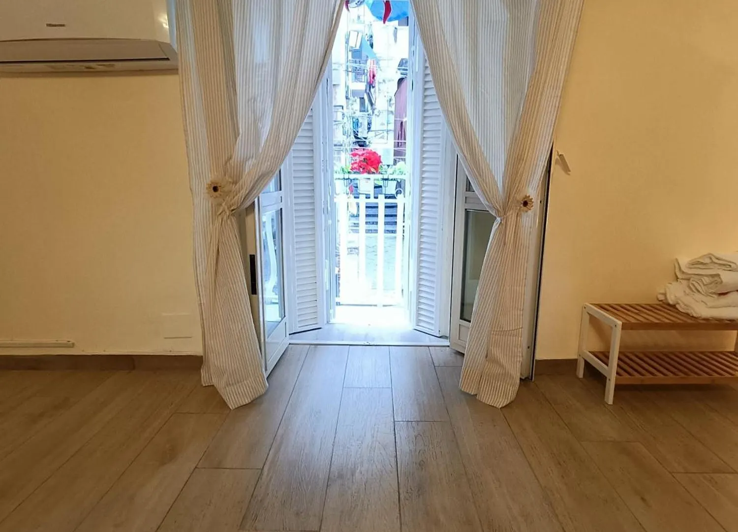 Domus Dante Al Balconcino Apartment Naples